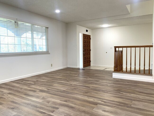 Building Photo - Fully Renovated 5 Bedroom Home  in the Blo...