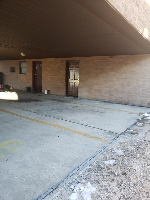 Building Photo - 640 Fairview Ave