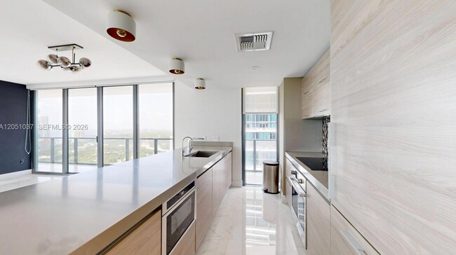 Foto del edificio - 1300 S Miami Ave