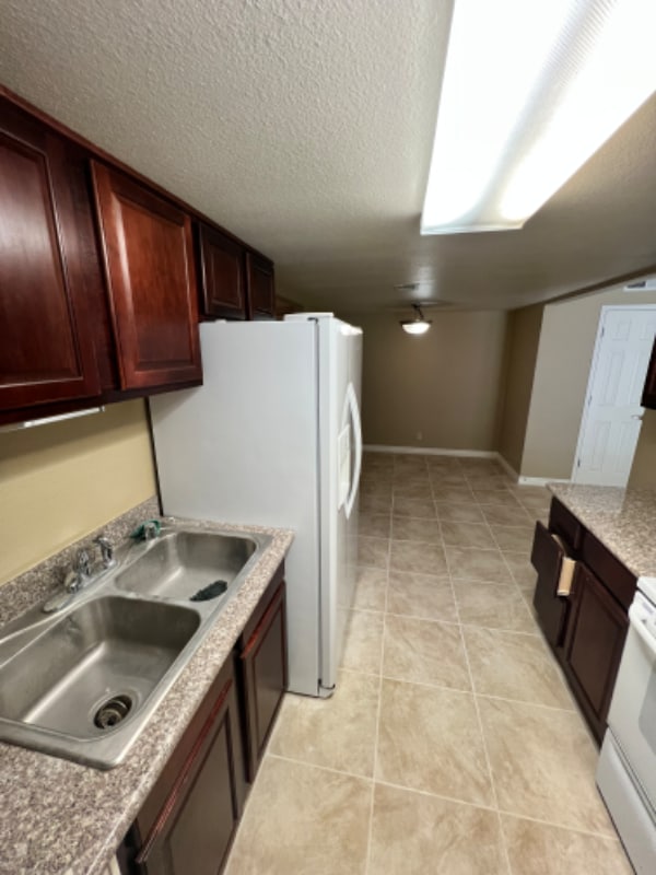 Building Photo - 5081 River Glen Dr
