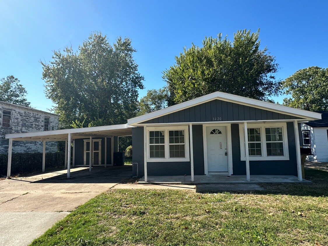 Foto principal - 2 Bed home near down town Tulsa