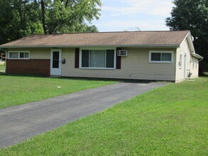 Building Photo - 2433 Bainbridge Ave