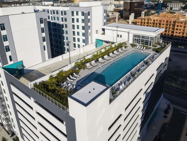 Building Photo - The Julian