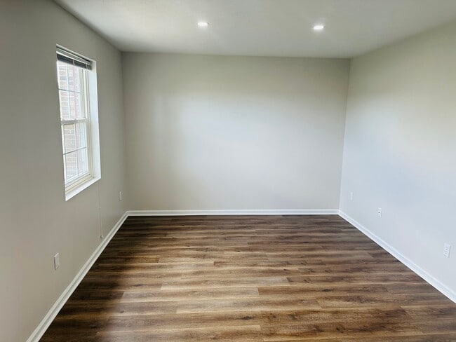 Building Photo - Ivy Ridge Apartments 143-146