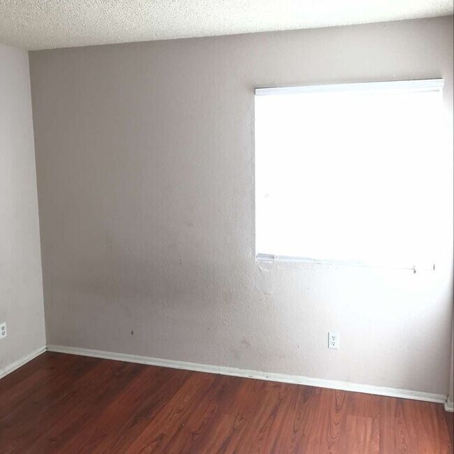 Foto del edificio - 9830 N 10th Ave