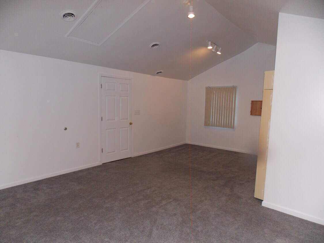 Foto principal - 8795 Main St