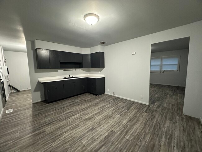 Building Photo - 911 Southmoor Dr