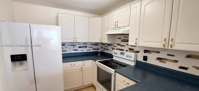Building Photo - 13499 Biscayne Blvd