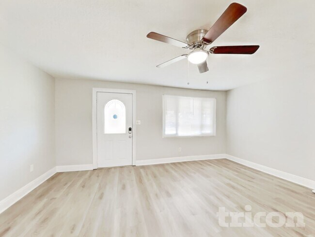 Foto del edificio - 6850 83rd Ave