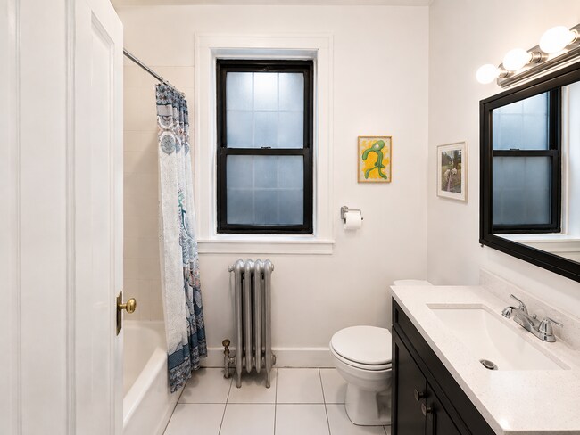 Foto del edificio - 2332 W Addison St