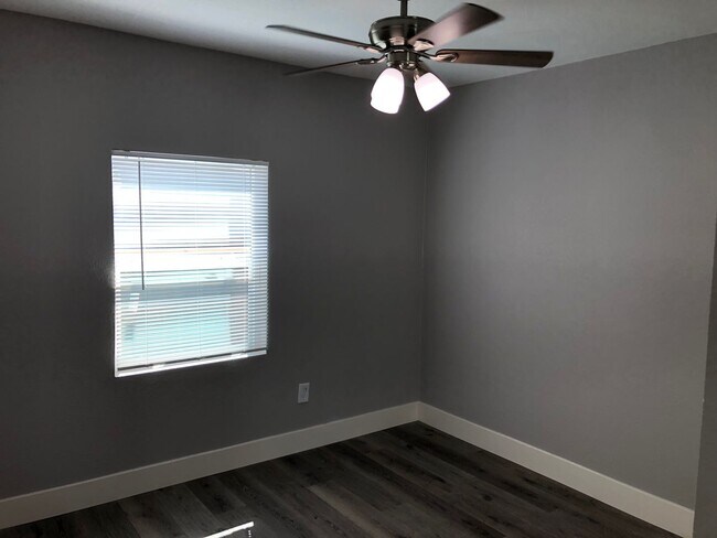 Foto del edificio - 1624 Glenwood Dr., Modesto, CA 95350