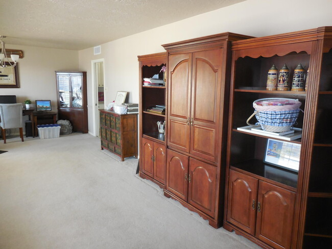 Building Photo - 6308 Los Altos Dr