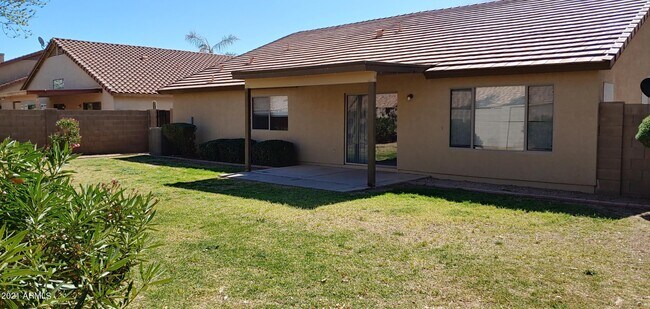 Building Photo - 1124 E Del Rio St