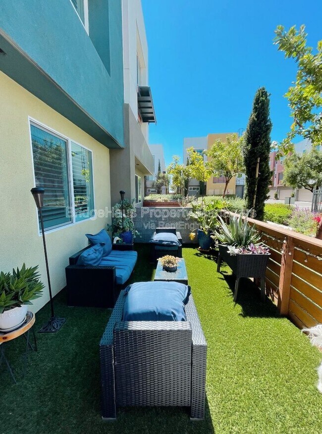 Foto del edificio - 721 Shoreline Rd