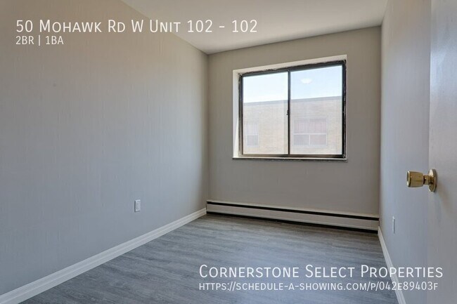 Photo du bâtiment - **2 Bedroom SUPER convenient location**