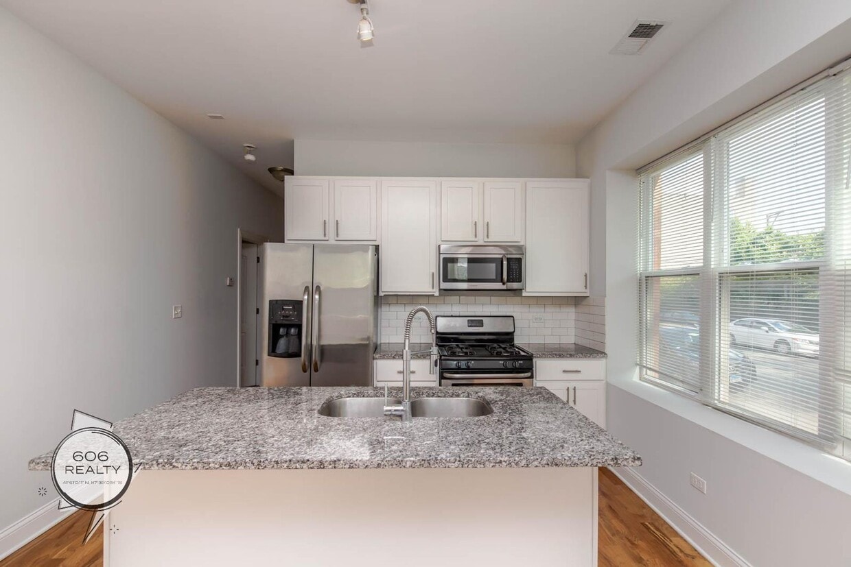 Building Photo - 1501 N Talman Ave