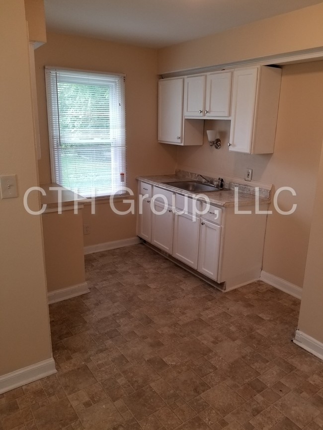 Building Photo - 2BR, 1Bth Home, Newly Updated! Section 8