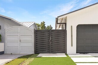 Building Photo - 11020 SW 140th Ave