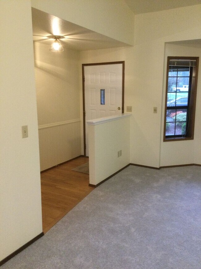 Foto del edificio - Poulsbo Home with Detached Oversized Garage