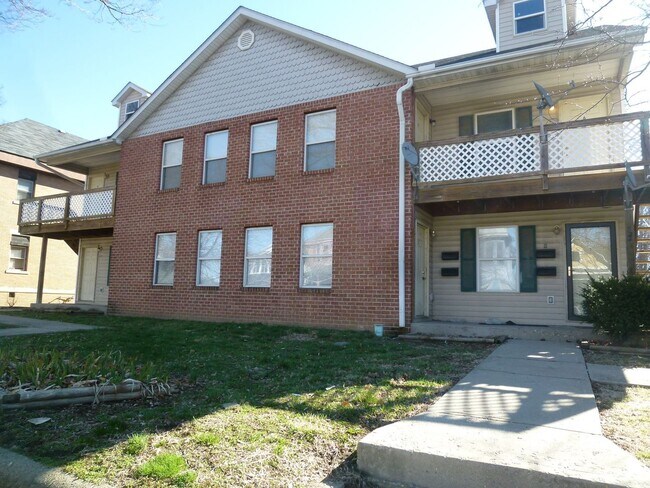 Building Photo - 524 S 5th St