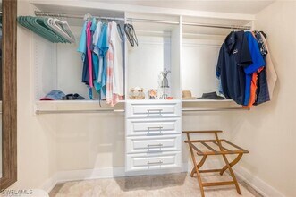 Building Photo - 9901 Sunset Cove Ln