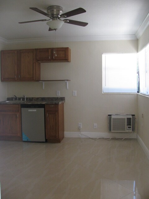 Foto del edificio - 228 NE 23rd Ave