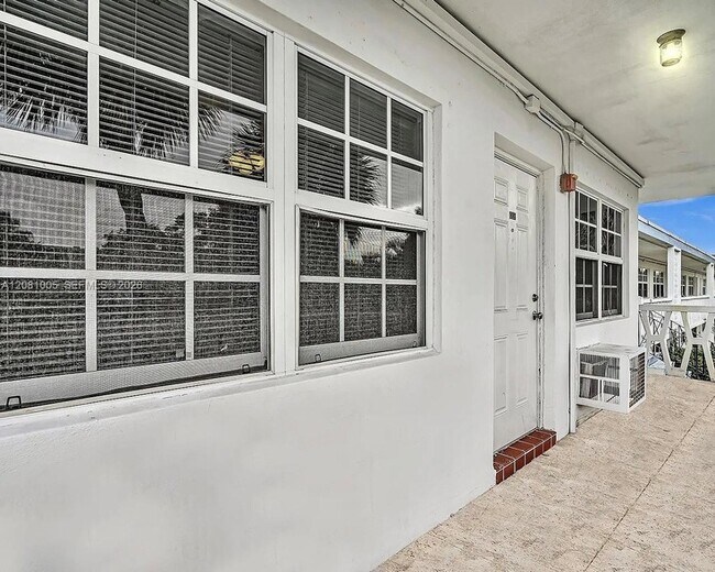 Building Photo - 1451 NE 170th St