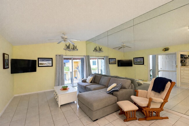 Building Photo - 141 Waterside Dr