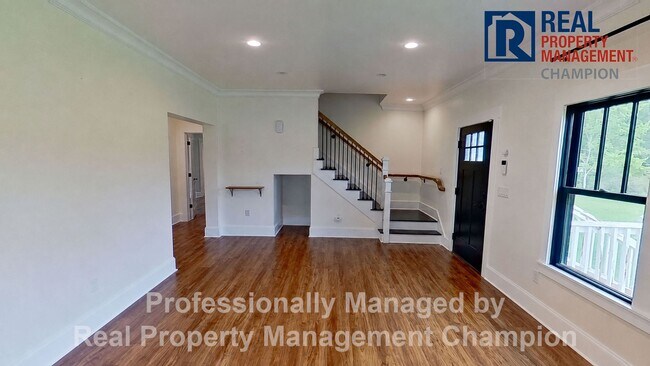 Foto del edificio - Stunning 4 BD/3 BA Fully Renovated Home on 6 Acres w/Pond