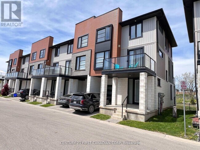 Building Photo - 962 W Village Square