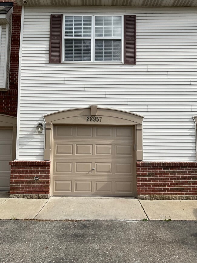 Building Photo - 28957 Cullen Dr