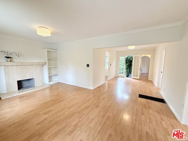 Building Photo - 628 Westbourne Dr