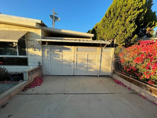 Building Photo - 17042 Esperanza Dr