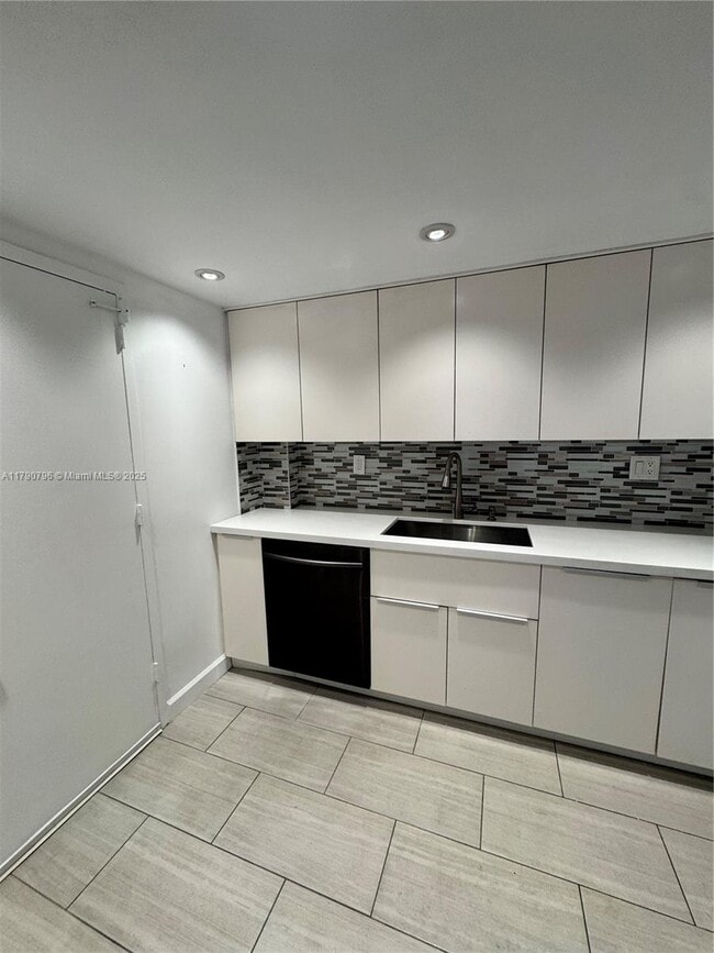 Foto del edificio - 1470 NE 125th Terrace
