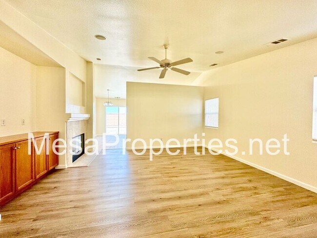 Building Photo - 10978 Windcrest St.