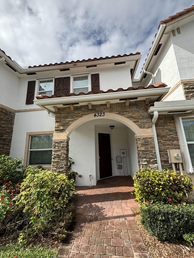 Building Photo - 4323 BRAXTON AVE