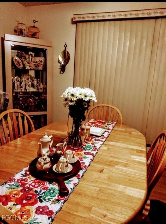 Foto del edificio - 26 Hamlin Ct