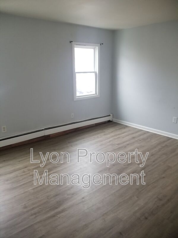 Foto del edificio - 12 Clark Ct