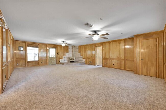 Foto del edificio - 17551 Rogers Rd