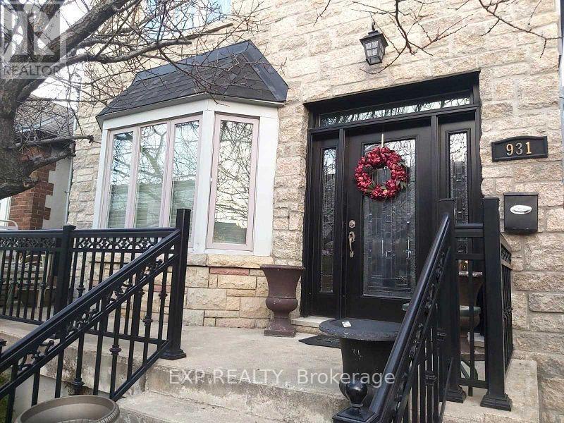 Primary Photo - 931 Pape Ave