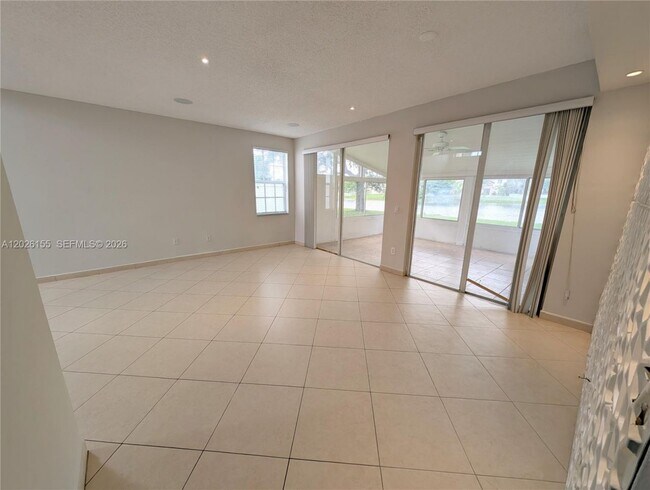 Foto del edificio - 15320 NW 6th Ct