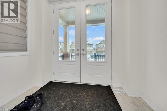 Photo du bâtiment - 212 Leslie Davis St