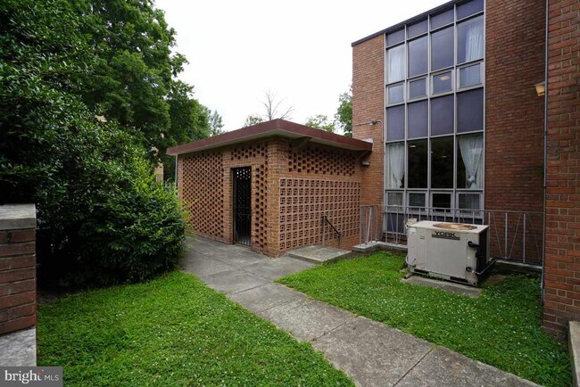 Building Photo - 901 Wesley Pl SW