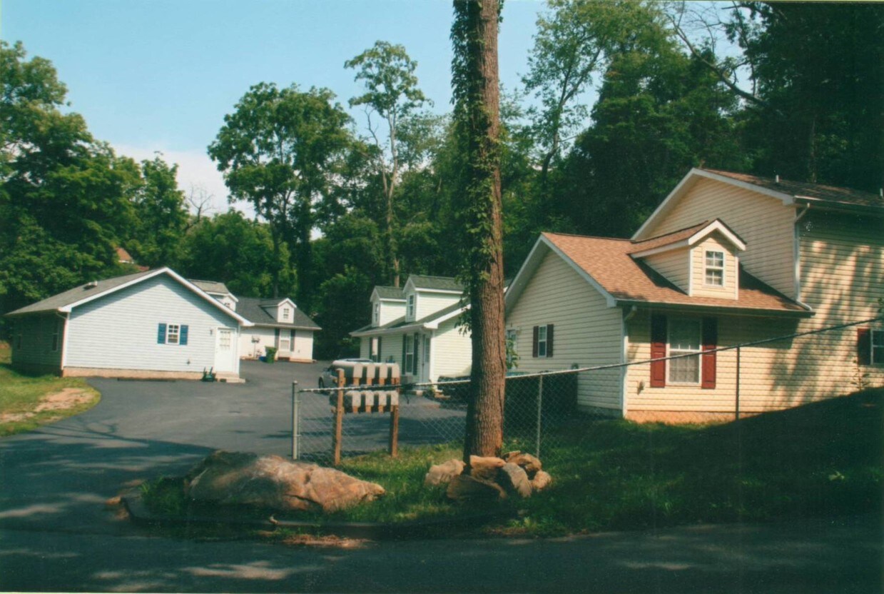 Primary Photo - 2 Atlanta Ave