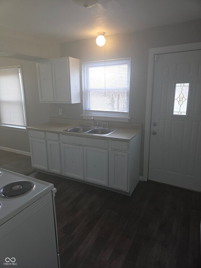 Foto del edificio - 3602 N Layman Ave