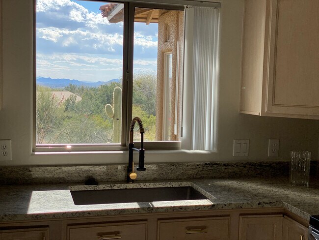 Vista de la ventana en la cocina - 8880 E Paraiso Dr