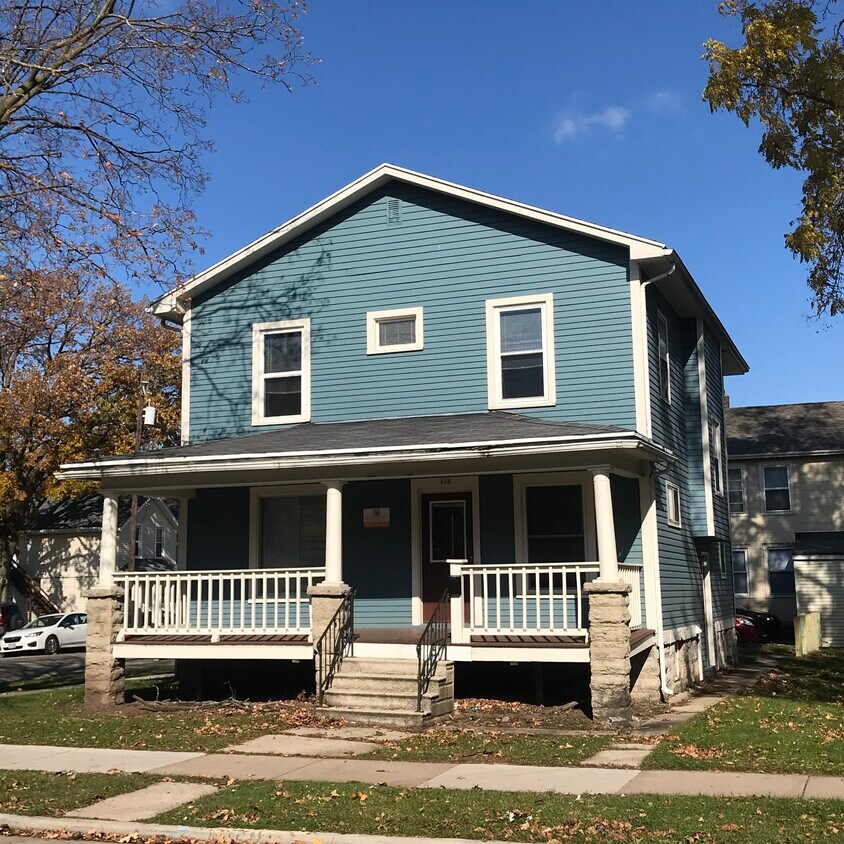 628 W Lincoln Ave, Oshkosh, WI 54901 House for Rent in Oshkosh, WI