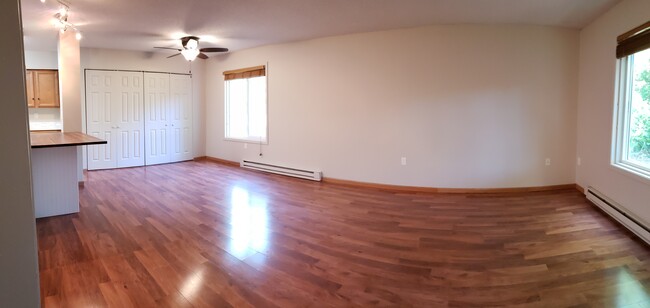 Foto del edificio - 720 W Village Rd