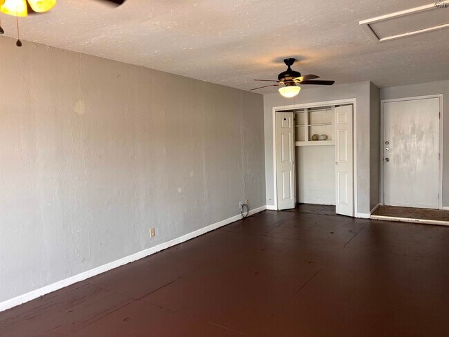 Foto del edificio - 1407 Harris Ln