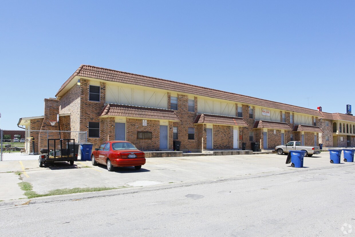 Primary Photo - 1052 Linde Ave